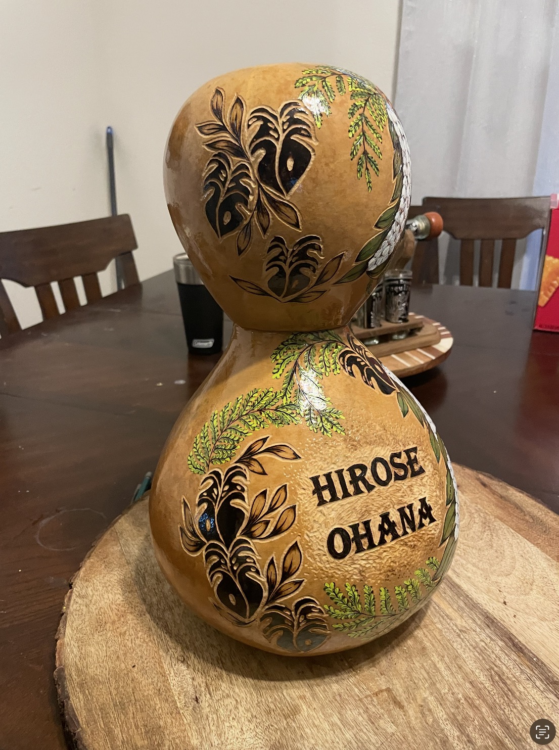 Large ipuheke with family portraits